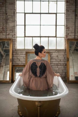 ABU ZABI MIDI Asymetryczne kimono plażowe z czarnymi skrzydłami, czekoladowy Brąz